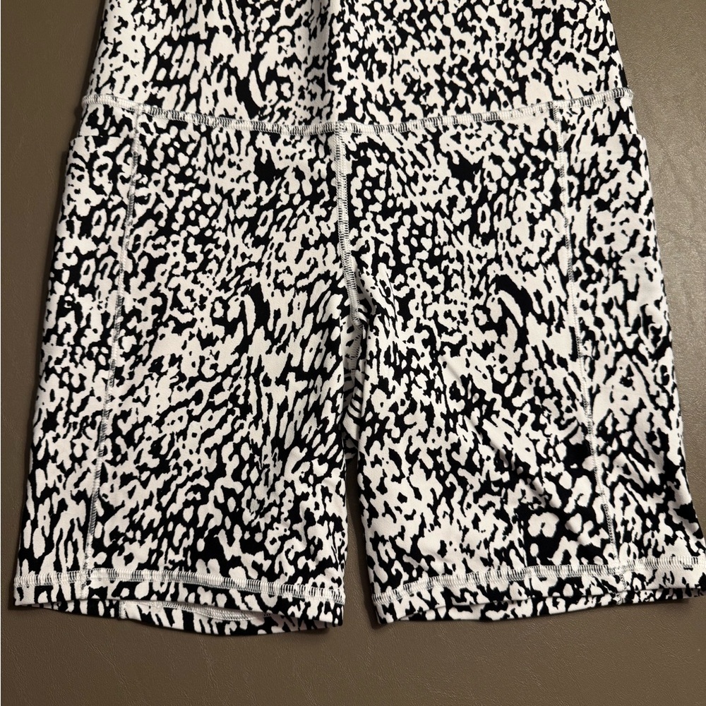 Athleta  salutation 7” Stash Pocket Shorts